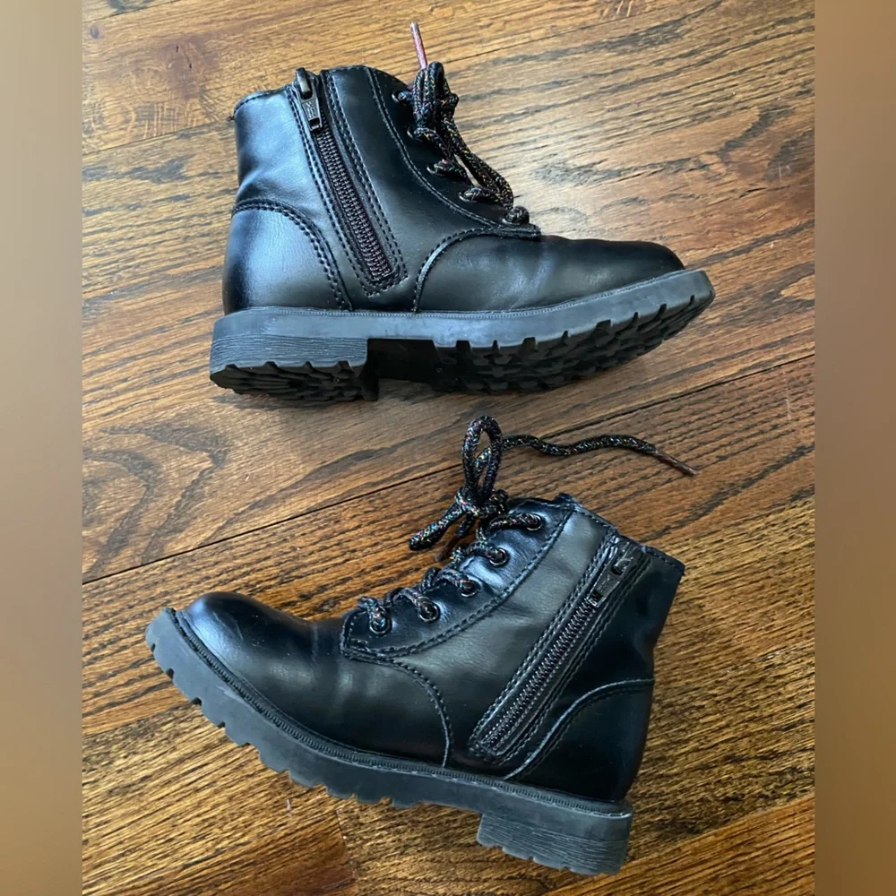 Old Navy- combat boots toddler 9 metallic detail Kids Black Lace-Up Ankle Boots